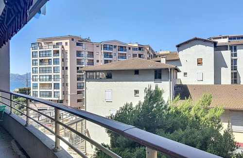 Cannes La Bocca Apartment | Studio with parking in secure residence 50m from the sea and beaches