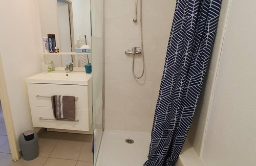 Saint-Martin Apartment | Studio with pleasant terrace, 10 min walk from the Comédie and 3 min from the station