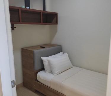 Balok Apartment | Studio with Privacy Balcony and NETFLIX at TimurBay Sea Front Residence