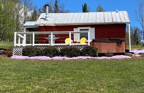 Copper Hill Apartment | Studio with quiet, bucolic, country setting w/hiking trails, pond, and hot tub.
