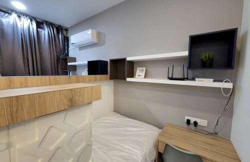 Taman Mount Austin Apartment | Studio with swimming pool access from the patio at Palazio Mount Austin IKEA AEON by GDRAGON HomeStay