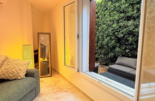 Mantega Apartment | Studio with terrace - Quartier Libération