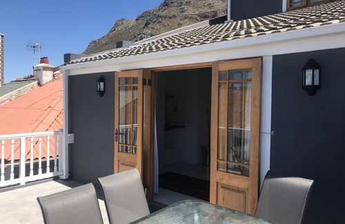 Muizenberg Apartment | Studio26 Muizenberg; Cosy 3 Bedroom Apartment