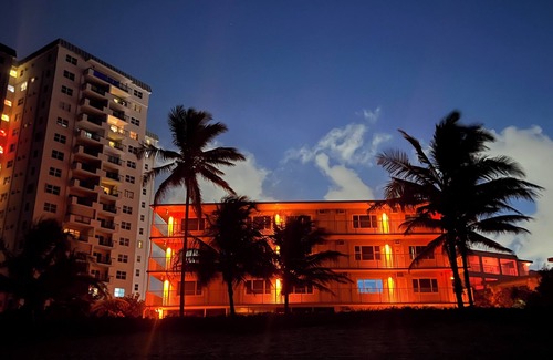 Lauderdale-by-the-Sea Apartment | StudioBTS - Right on the beach!