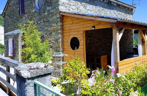 Guiselle Apartment | Studios at Gîte casa di l apa, Corsican center