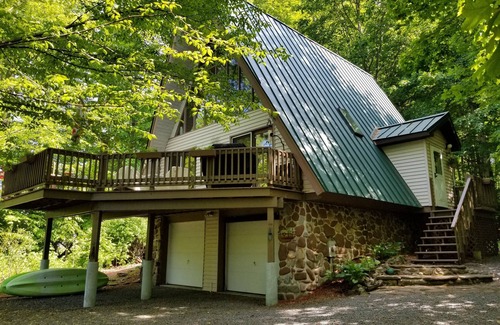 Pultneyville House | Stumble Beach - Quiet & Private 2-Acre Retreat on Lake Ontario