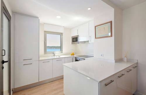 Sant Llorenc des Cardassar Apartment | STUNNING MODERN APARTMENT ON FRONT ROW OF THE BEACH. Wi-Fi & PRIVATE PARKING