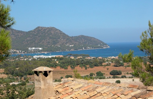 Sant Llorenc des Cardassar Apartment | STUNNING MODERN APARTMENT ON FRONT ROW OF THE BEACH. Wi-Fi & PRIVATE PARKING