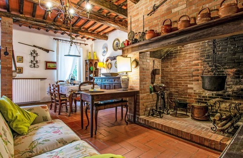Montopoli in Val d'Arno Villa | Stunning private villa for 9 guests with WIFI, private pool, TV, patio and pets allowed