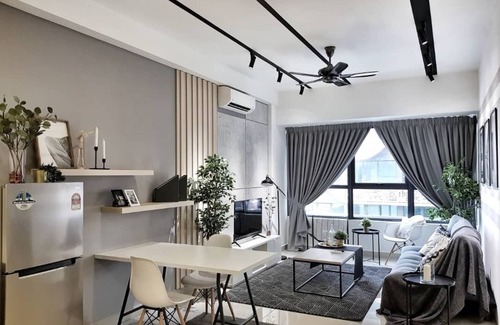 Ampang Condo | Stunning 1-bedroom studio unit. Fast Internet + Netflix. Best Deal in Town