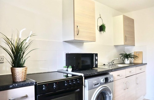 Walworth Apartment | Stunning 1 bedroom apartment in Central London, Kennington Sleeps 4, Zone 1/2