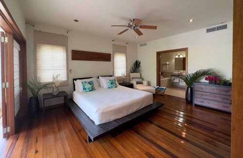 Freetown Apartment | Stunning 1 Bedroom Hideaway Palm /Garden View