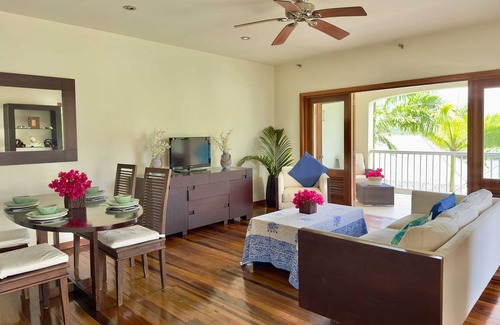 Freetown Apartment | Stunning 1 Bedroom Hideaway Palm /Garden View