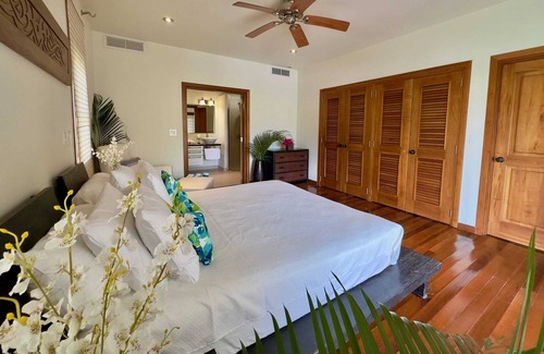 Freetown Apartment | Stunning 1 Bedroom Hideaway Palm /Garden View
