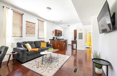 Italian Village Apartment | Stunning 1 Bedroom near Short North