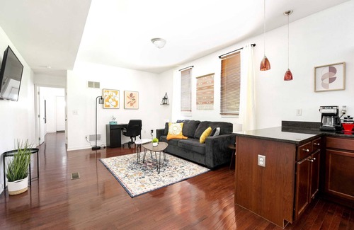 Italian Village Apartment | Stunning 1 Bedroom near Short North