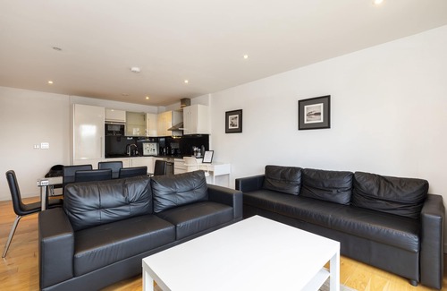 Fairfield Apartment | Stunning 2 bed | 2 bathroom apartment moments from East Croydon station