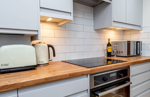 Purley Apartment | Stunning 2-Bed Apartment in Purley - Croydon Gem