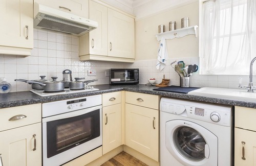 West Thurrock Apartment | Stunning 2-Bed Apartment in Grays