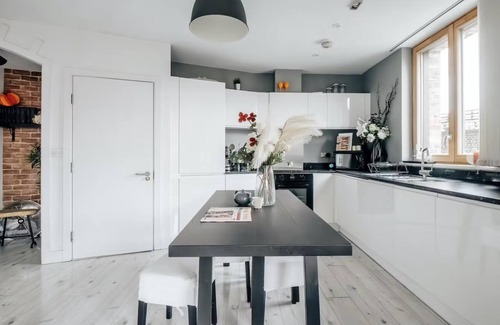 Notting Dale Apartment | Stunning 2-Bed Apt & balcony in Notting Hill