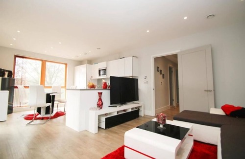 Acton Apartment | Stunning 2-bedroom flat in West London