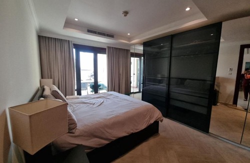 Doha Apartment | Stunning 2 bedroom furnished townhouse +terrace in the Pearl Qatar