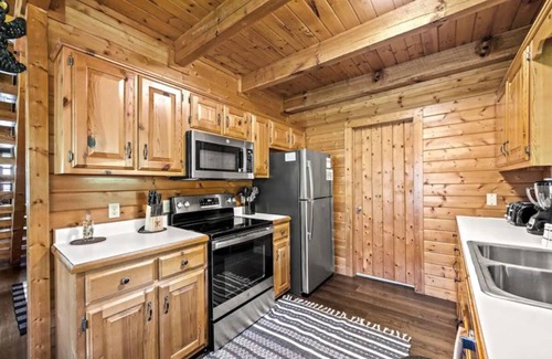 Gatlinburg - Pigeon Forge Cabin | Stunning 2BD Retreat! Hot Tub+Pond +Fire Pit+More!