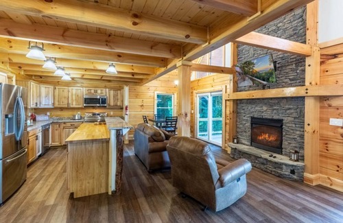 Waynesville Cabin | Stunning 2BR Cabin with Mountain Views