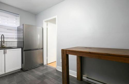 Cote-Des-Neiges—Notre-Dame-De-Grace Apartment | Stunning 2BR on Walkley