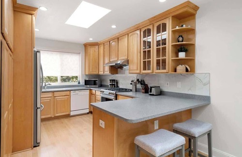 Daly City House | Stunning 2BR w/1BA Home near BART