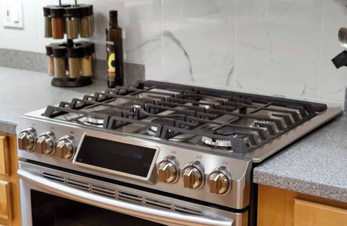 Daly City House | Stunning 2BR w/1BA Home near BART
