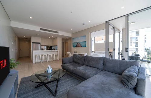 Bondi Junction Apartment | Stunning 2BR w/Harbour Views in Bondi Junction