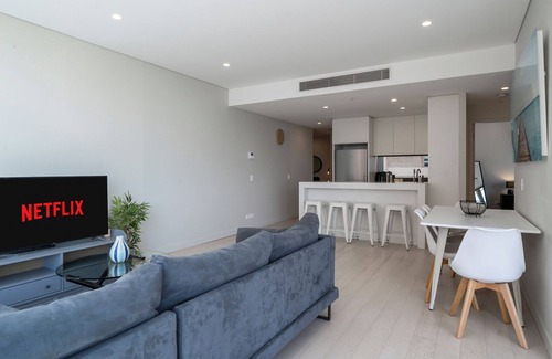Bondi Junction Apartment | Stunning 2BR w/Harbour Views in Bondi Junction