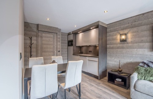 Meribel Apartment | Stunning 3* Apartment with Parking: Plateau Rond-Point des Pistes