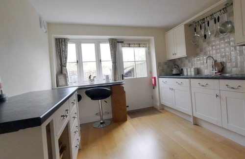 Evershot Cottage | Stunning 3-Bed Cottage in Dorchester