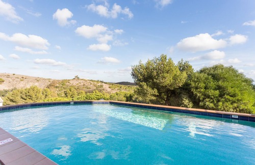 Figueira Villa | Stunning 3 bedroom 'glass' villa with panoramic views & infinity pool
