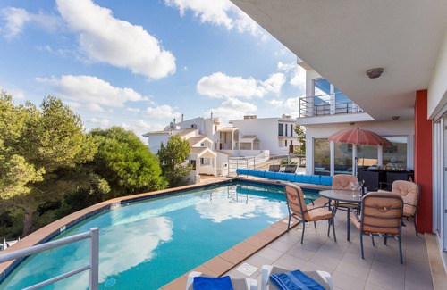 Figueira Villa | Stunning 3 bedroom 'glass' villa with panoramic views & infinity pool