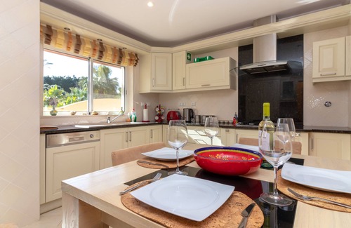 Estombar Apartment | Stunning 3 bedroom penthouse apartment