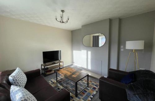Barnsley House | Stunning 3 bedrooms house with Garden and Free Parking