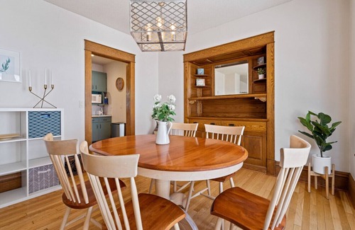 Merriam Park House | Stunning 3br close to everything! Clean and bright