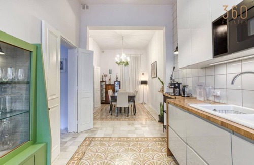 Paola House | Stunning 3BR Home with chic Interiors & Backyard!