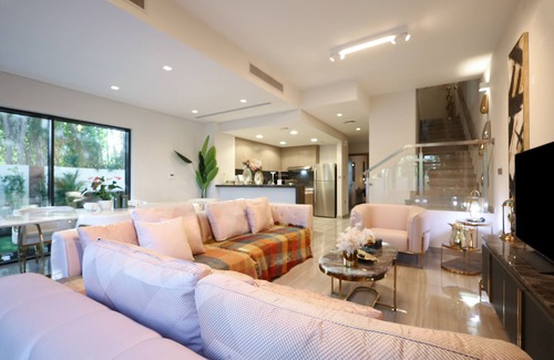 Dubai Villa | Stunning 4 Bed Villa, Private Pool, Damac Hills
