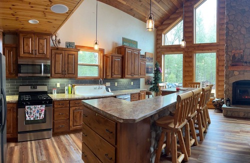 Crivitz Cottage | Stunning 4-bedroom lakefront cottage on the Crooked lake chain.
