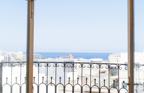 Sliema Apartment | STUNNING 4 BEDROOM APARTMENT NEAR BALLUTA BAY