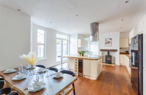 Westcliff-on-Sea House | Stunning 5 Bed House in Southend, 5 Mins to Beach