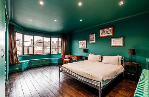 Mapesbury House | Stunning 5 Bed House in Willesden Green!
