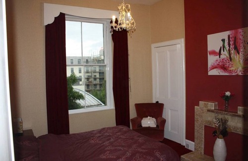 Laurieston Apartment | Stunning 5 bedroom top floor flat in traditional Edinburgh tenement.