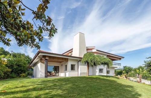 Pevidem House | Stunning 6-bed House in Brito, Guimaraes