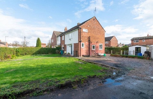 Offerton House | Stunning 6 bedrooms Manchester House Sleep11 Manchester Airport/City Center