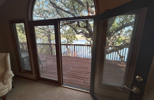 Alma House | Stunning 6Bedroom Lakefront Lodge on Beautiful Lake Wabaunsee-WiFi,Blackstone,AC